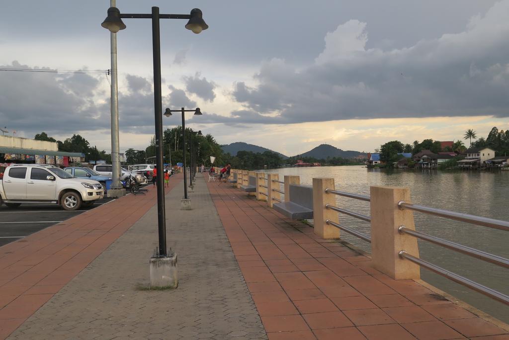 Hotel Nadpob Mansion Surat Thani Zewnętrze zdjęcie